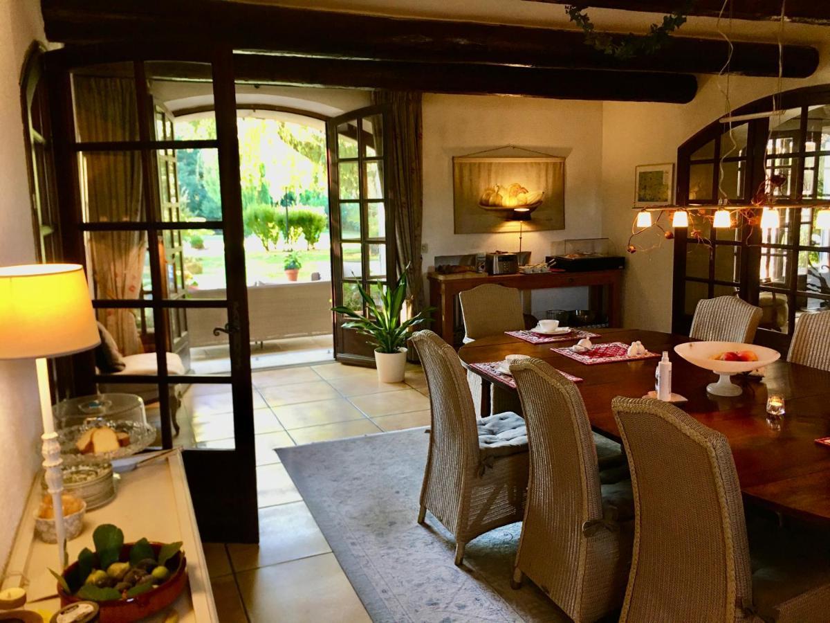 Villa Mas St Jean B&B Noves Bagian luar foto