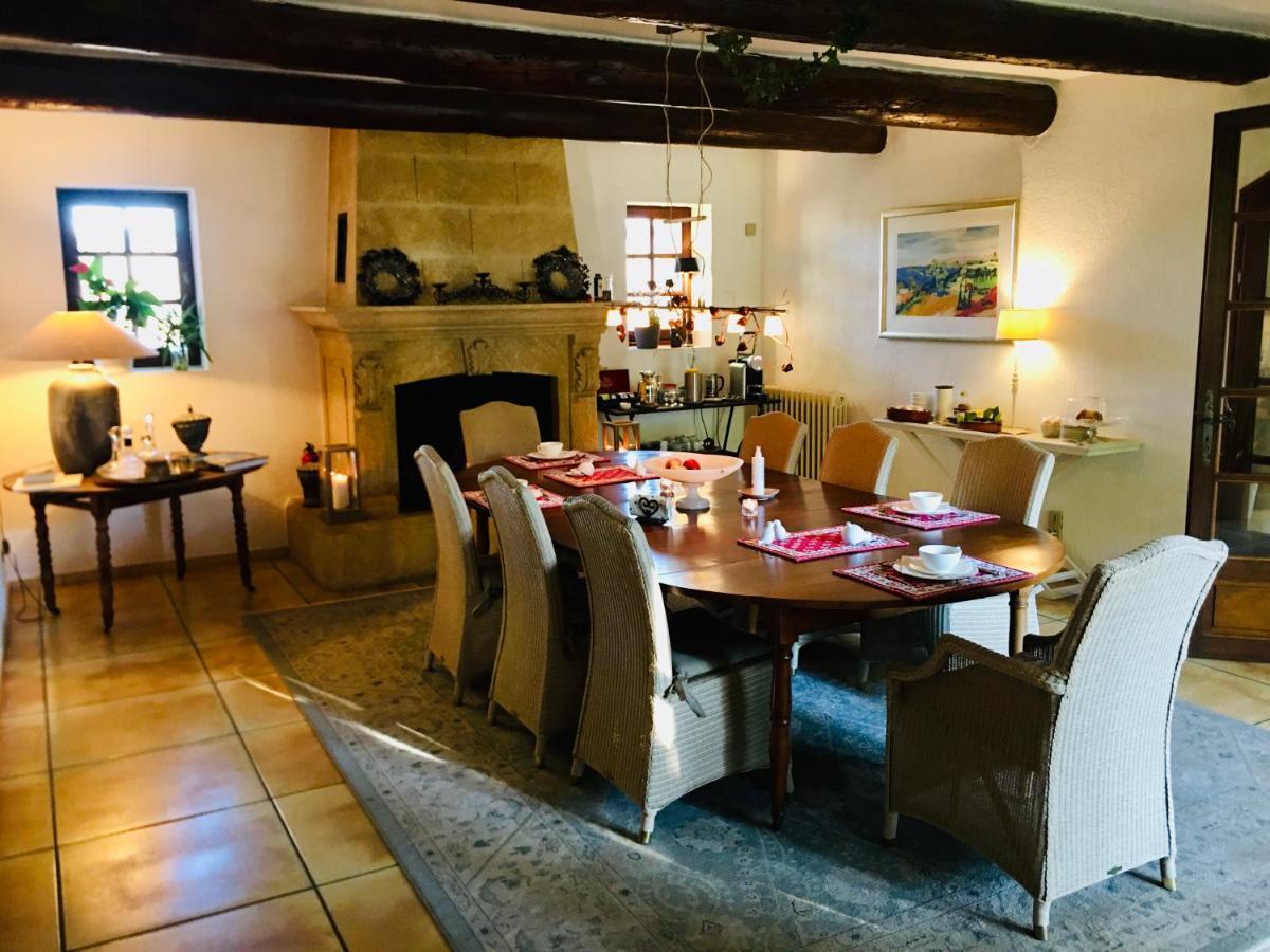 Villa Mas St Jean B&B Noves Bagian luar foto