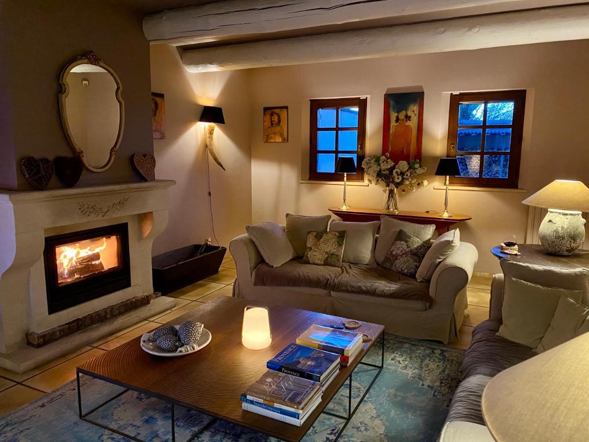 Villa Mas St Jean B&B Noves Bagian luar foto