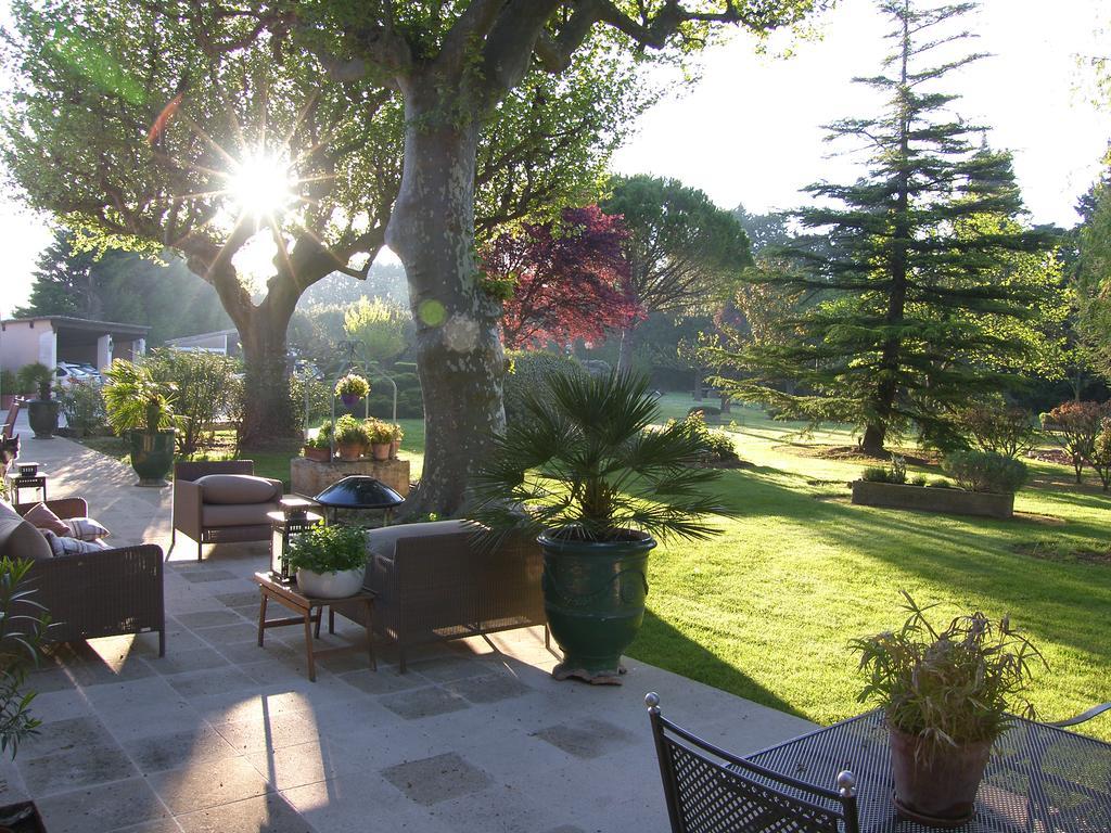 Villa Mas St Jean B&B Noves Bagian luar foto