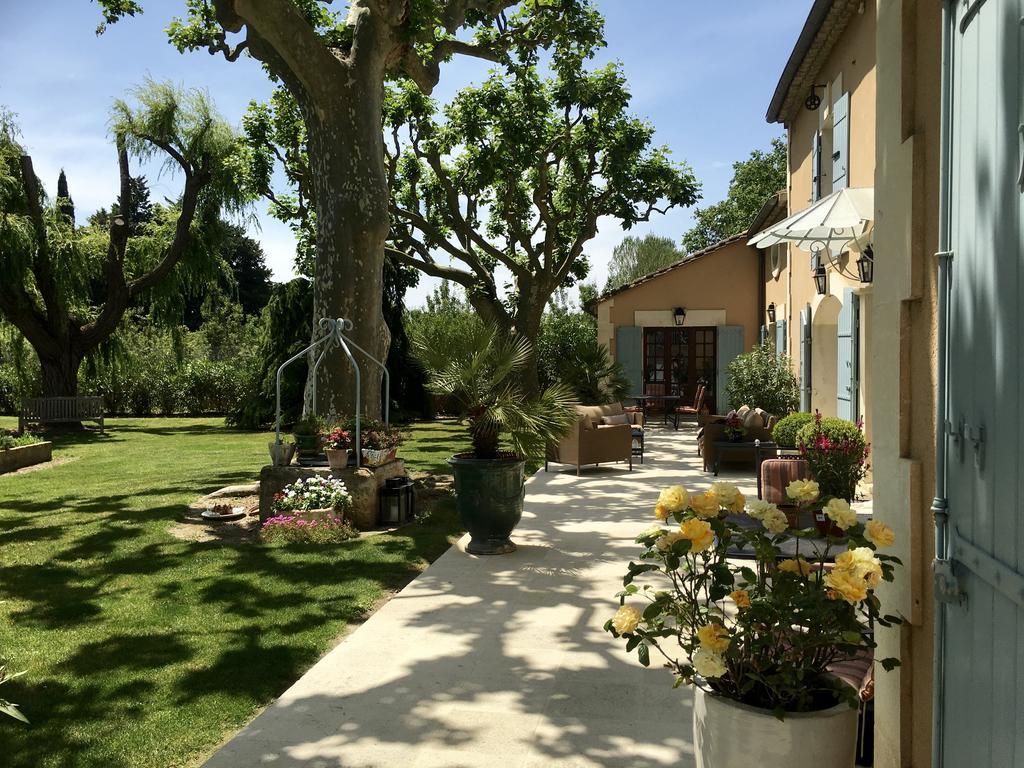 Villa Mas St Jean B&B Noves Bagian luar foto