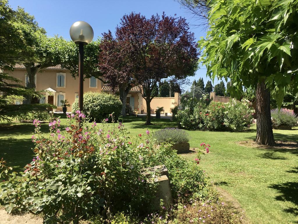 Villa Mas St Jean B&B Noves Bagian luar foto