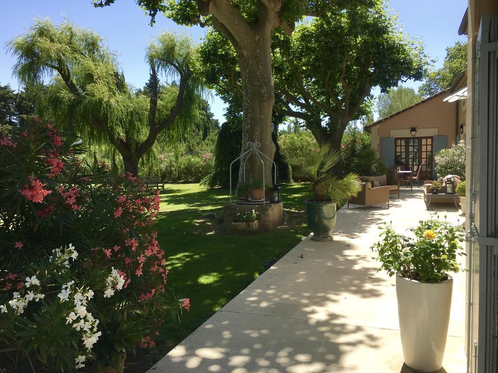 Villa Mas St Jean B&B Noves Bagian luar foto