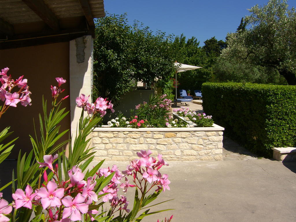 Villa Mas St Jean B&B Noves Bagian luar foto