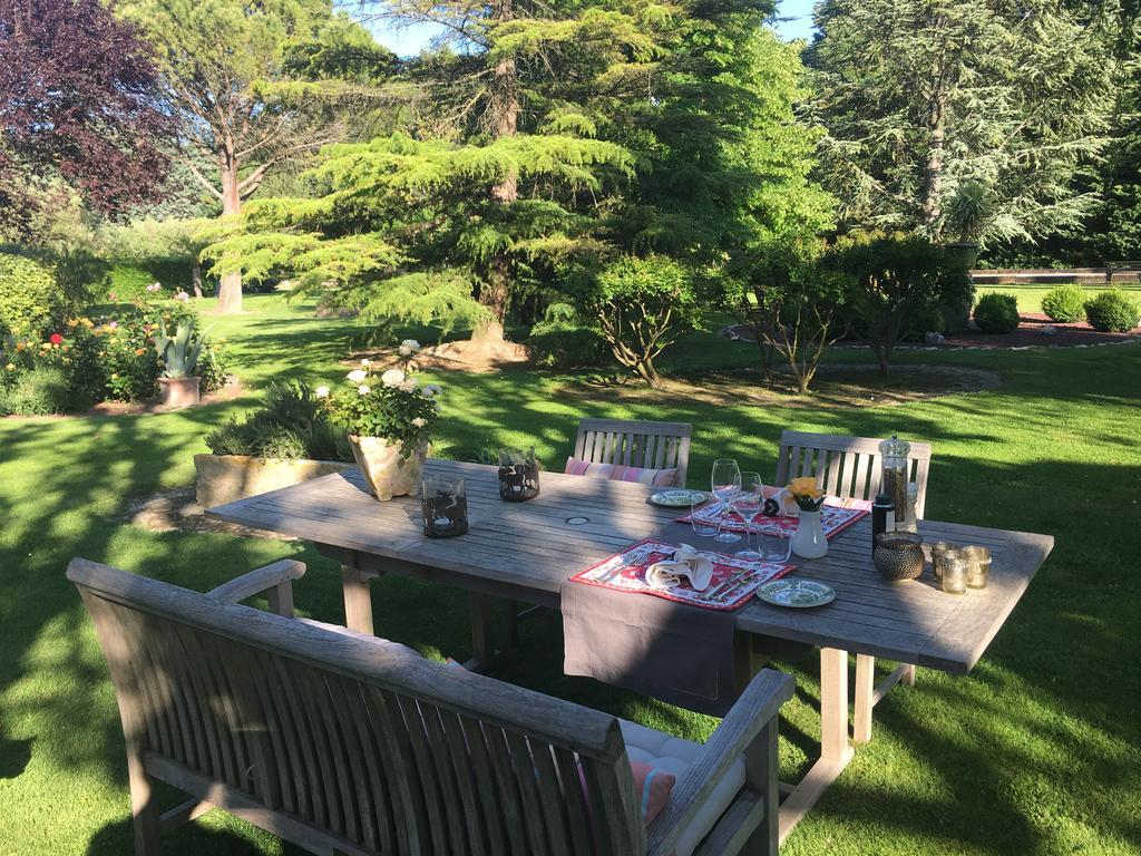 Villa Mas St Jean B&B Noves Bagian luar foto