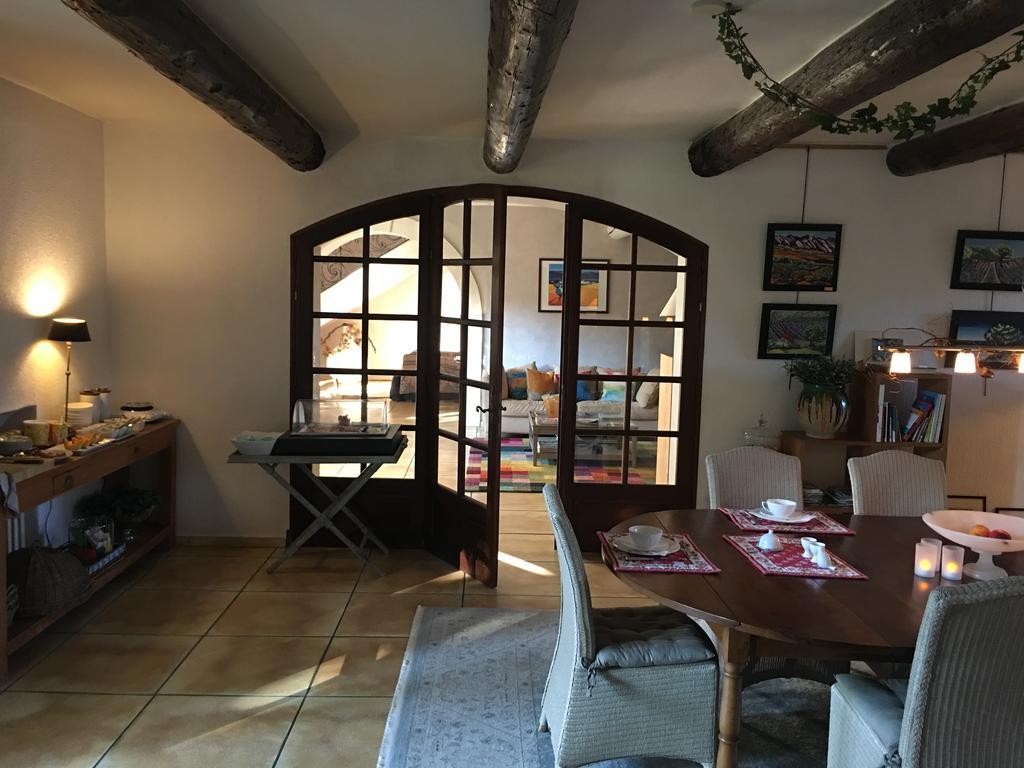 Villa Mas St Jean B&B Noves Bagian luar foto