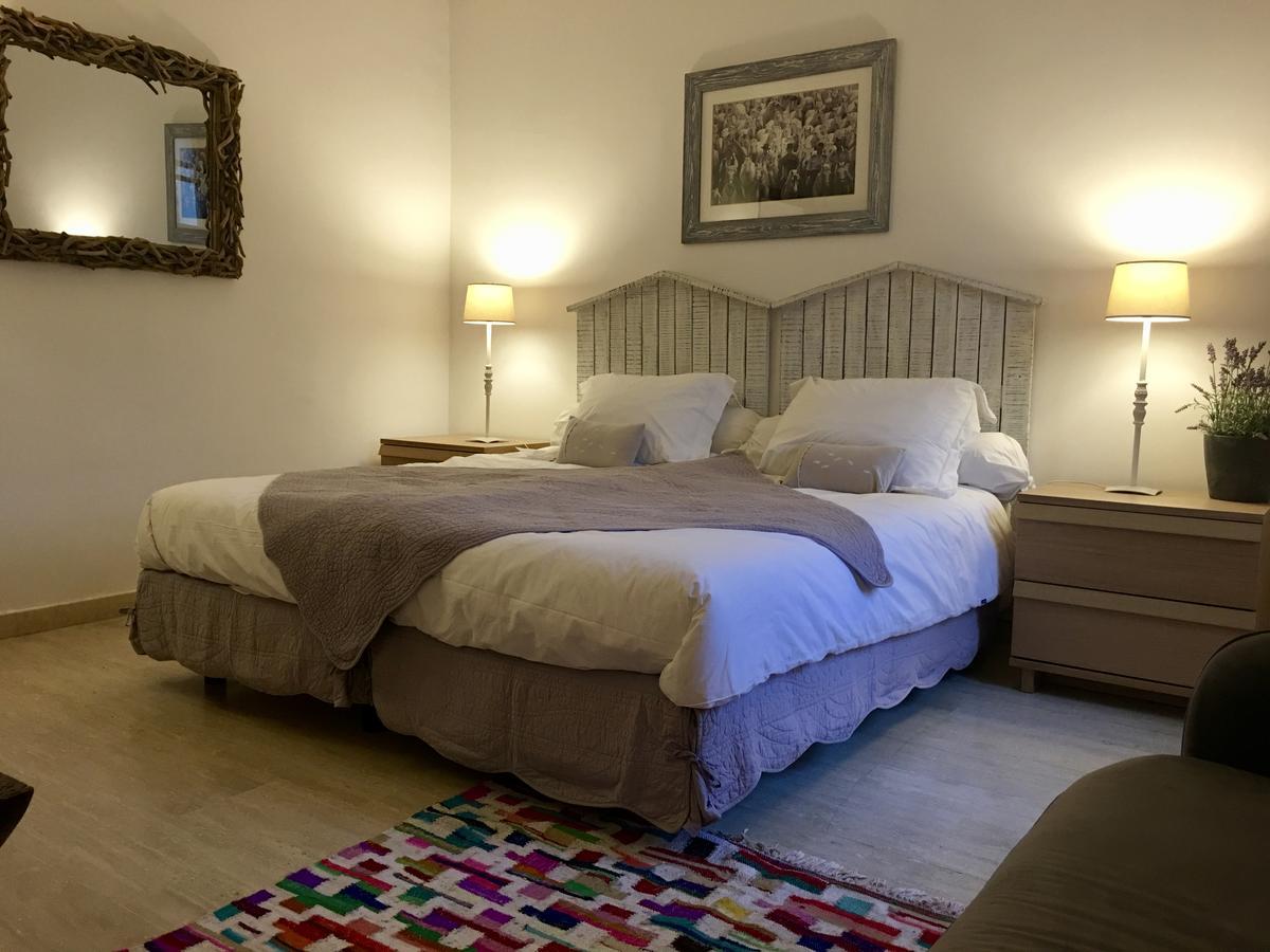 Villa Mas St Jean B&B Noves Bagian luar foto