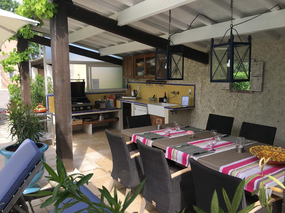 Villa Mas St Jean B&B Noves Bagian luar foto