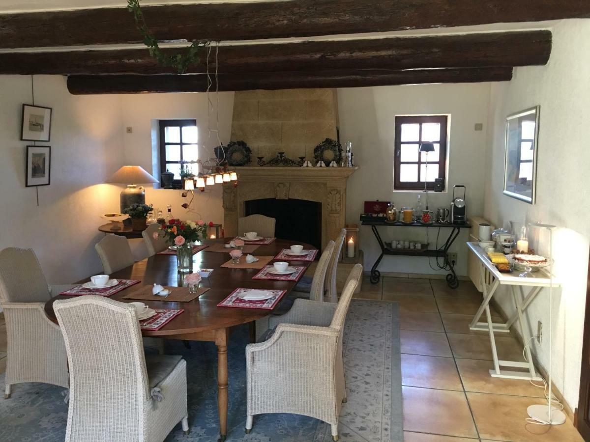 Villa Mas St Jean B&B Noves Bagian luar foto