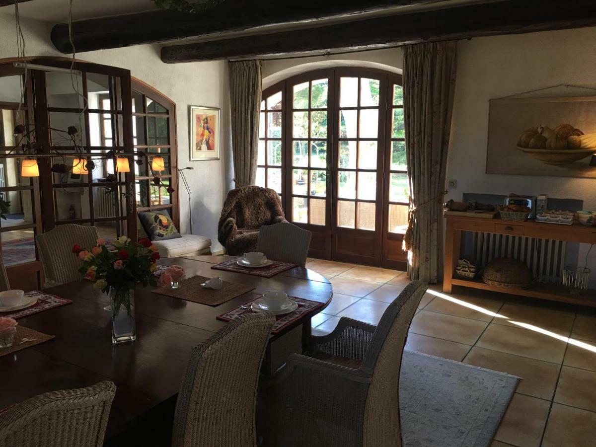 Villa Mas St Jean B&B Noves Bagian luar foto