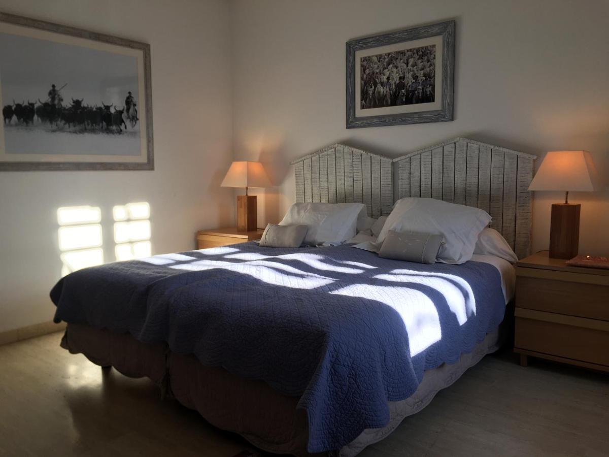 Villa Mas St Jean B&B Noves Bagian luar foto