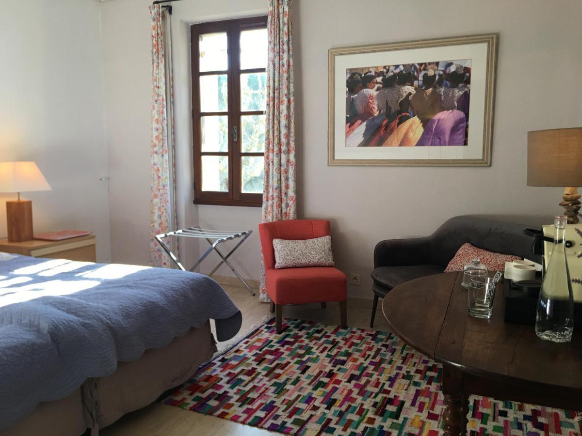 Villa Mas St Jean B&B Noves Bagian luar foto