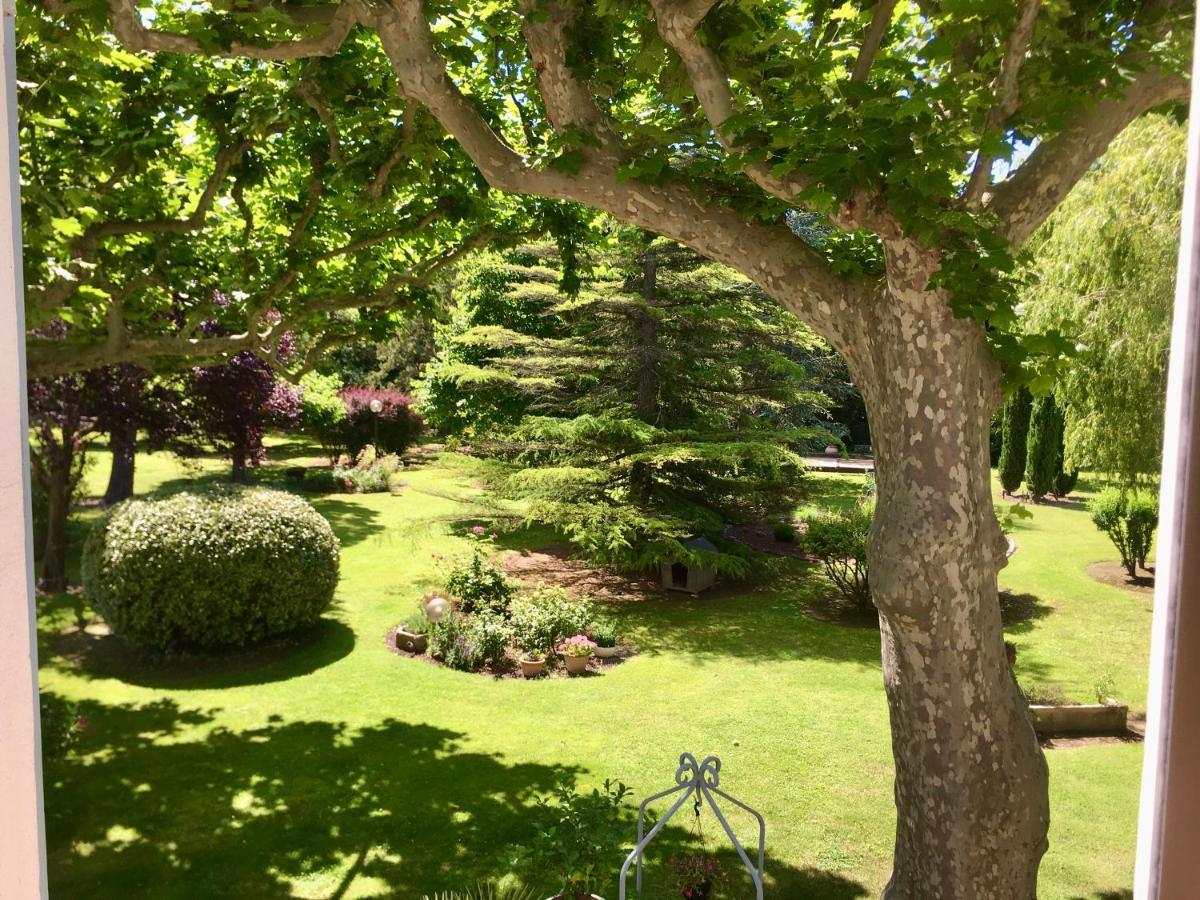 Villa Mas St Jean B&B Noves Bagian luar foto