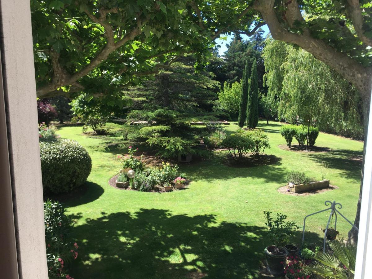 Villa Mas St Jean B&B Noves Bagian luar foto