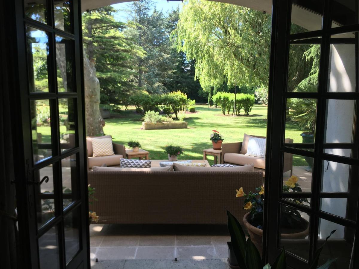 Villa Mas St Jean B&B Noves Bagian luar foto