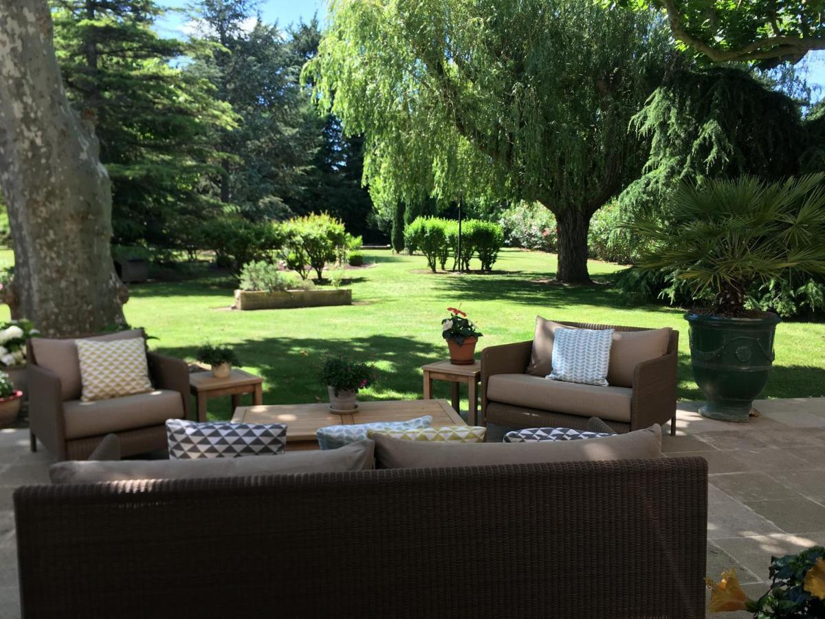 Villa Mas St Jean B&B Noves Bagian luar foto