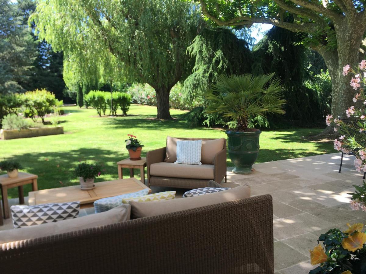 Villa Mas St Jean B&B Noves Bagian luar foto