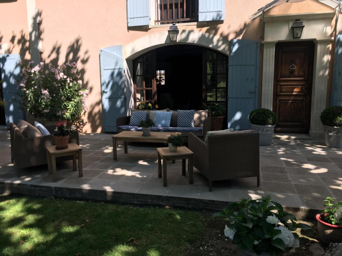 Villa Mas St Jean B&B Noves Bagian luar foto